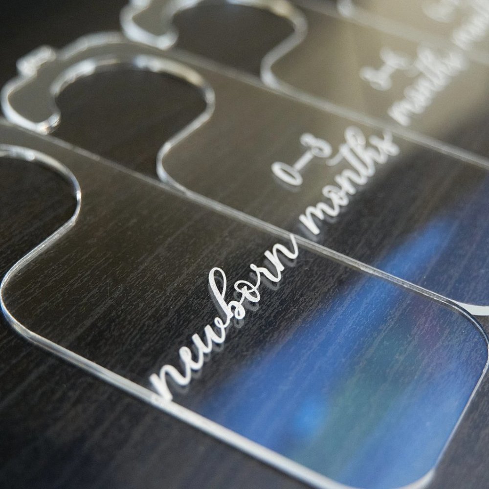 Minimal Cursive Clear Newborn to 18 months Acrylic Baby Clothes Divider Hangers